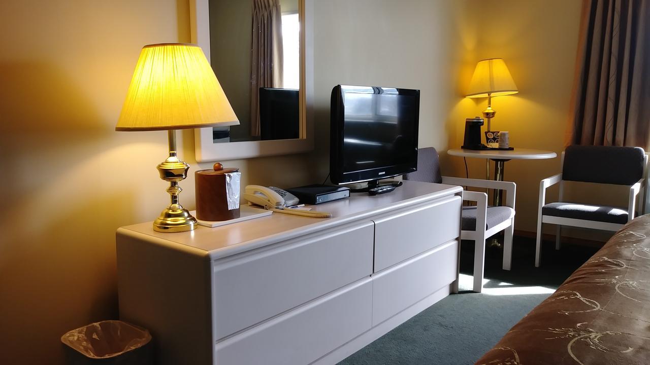 George Mountain View Hotel & Resto Мерритт Экстерьер фото