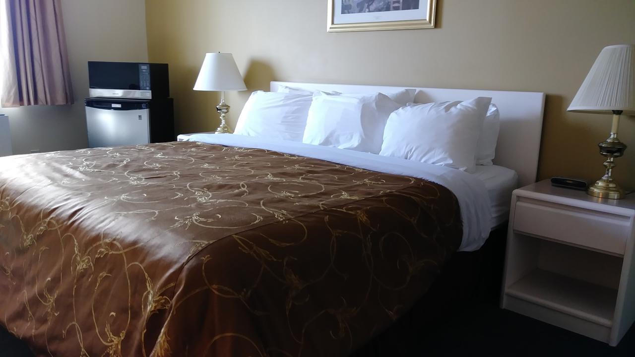 George Mountain View Hotel & Resto Мерритт Экстерьер фото
