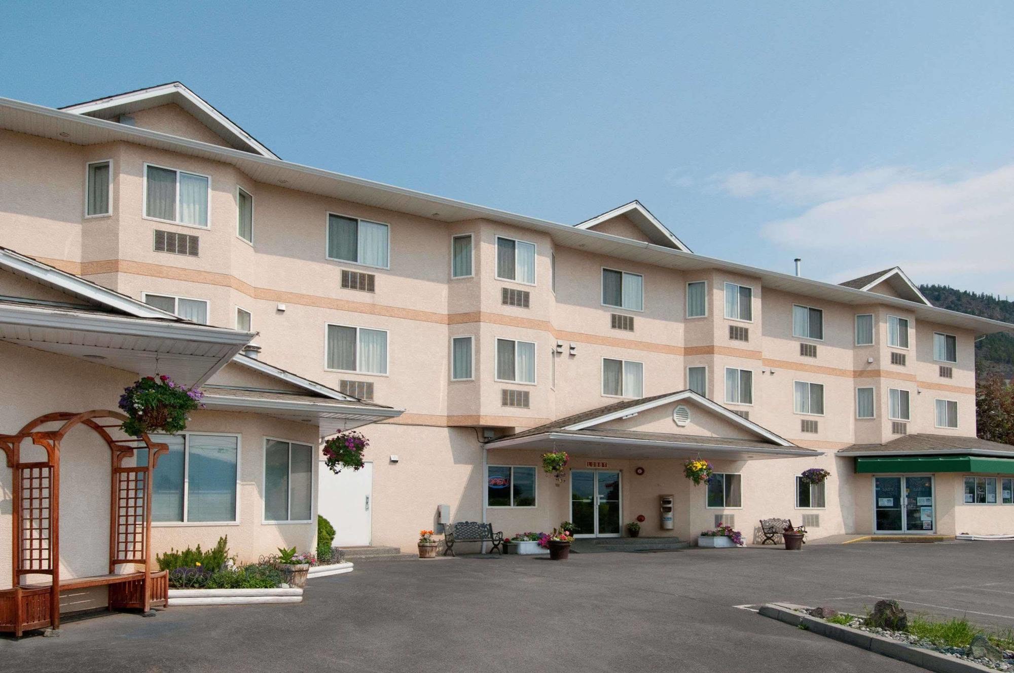 George Mountain View Hotel & Resto Мерритт Экстерьер фото