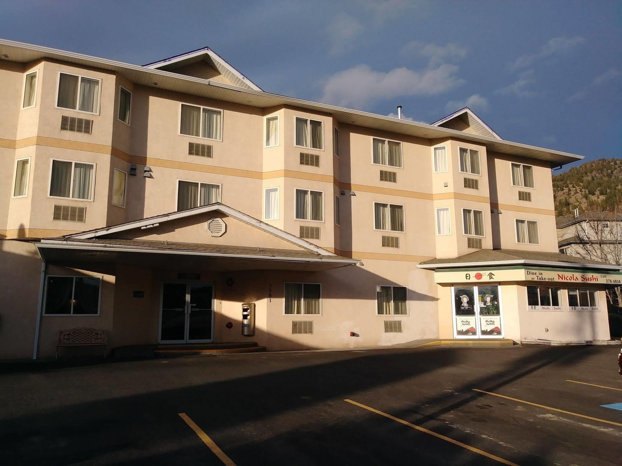 George Mountain View Hotel & Resto Мерритт Экстерьер фото