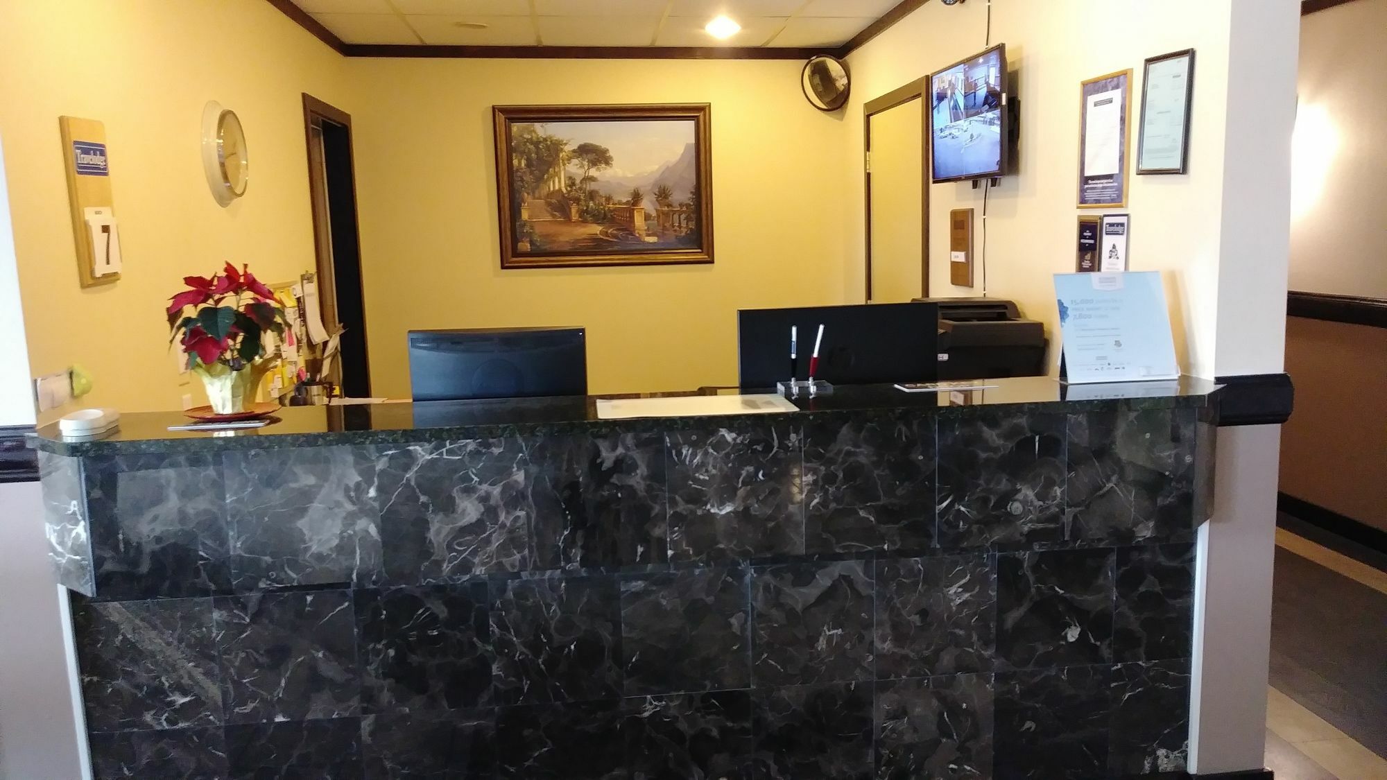 George Mountain View Hotel & Resto Мерритт Экстерьер фото
